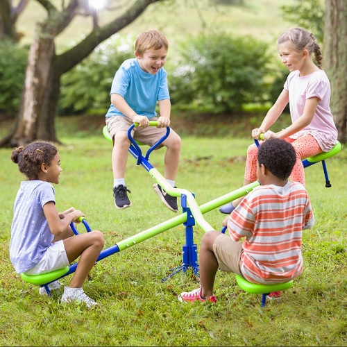 Four-Seater-Spinning-Seesaw